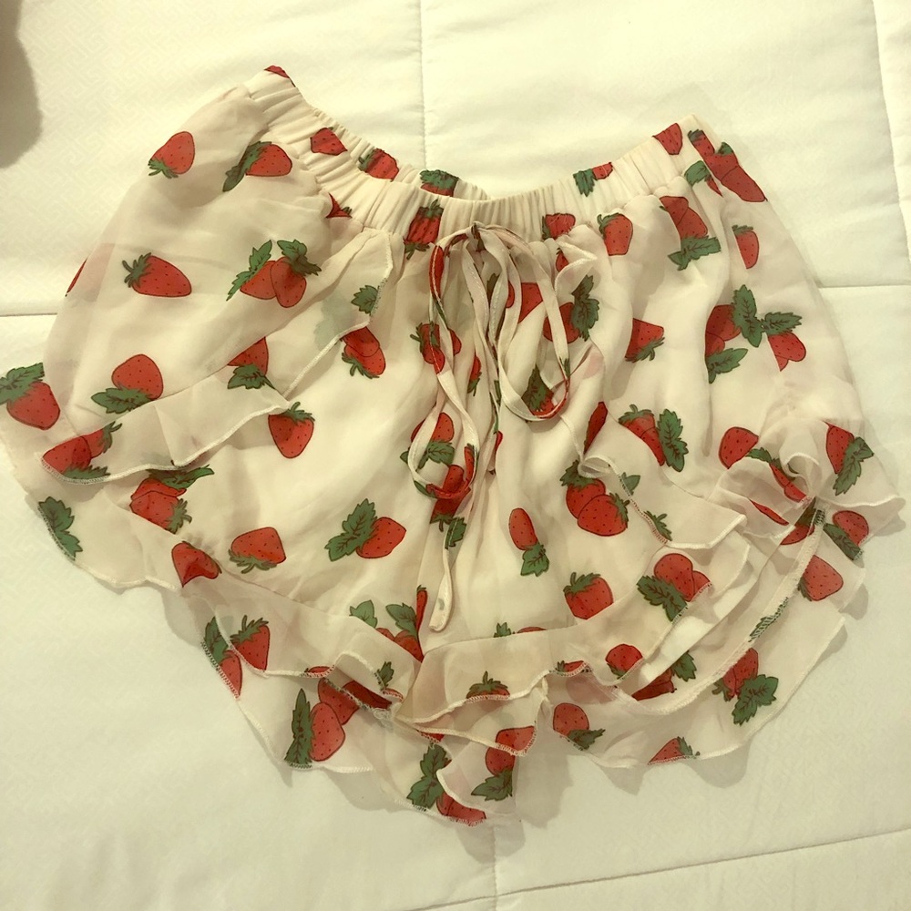 CUTE STATEMENT SHORTS